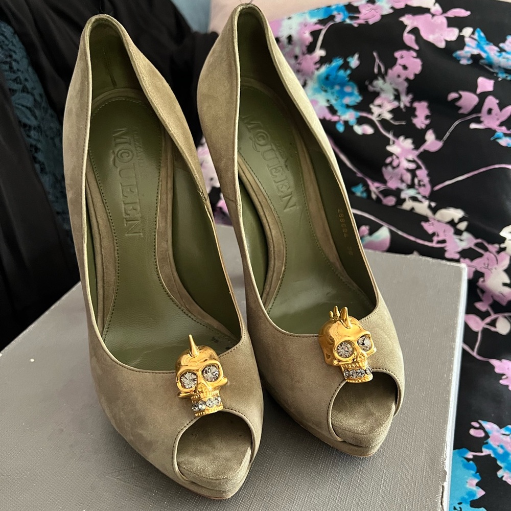 Alexander McQueen Olive Skull Pumps